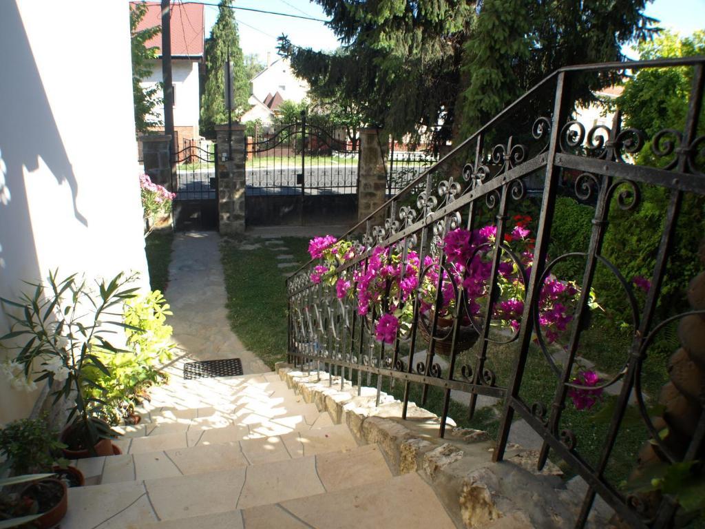 Illes Vendeghaz Hotel Keszthely Exterior photo