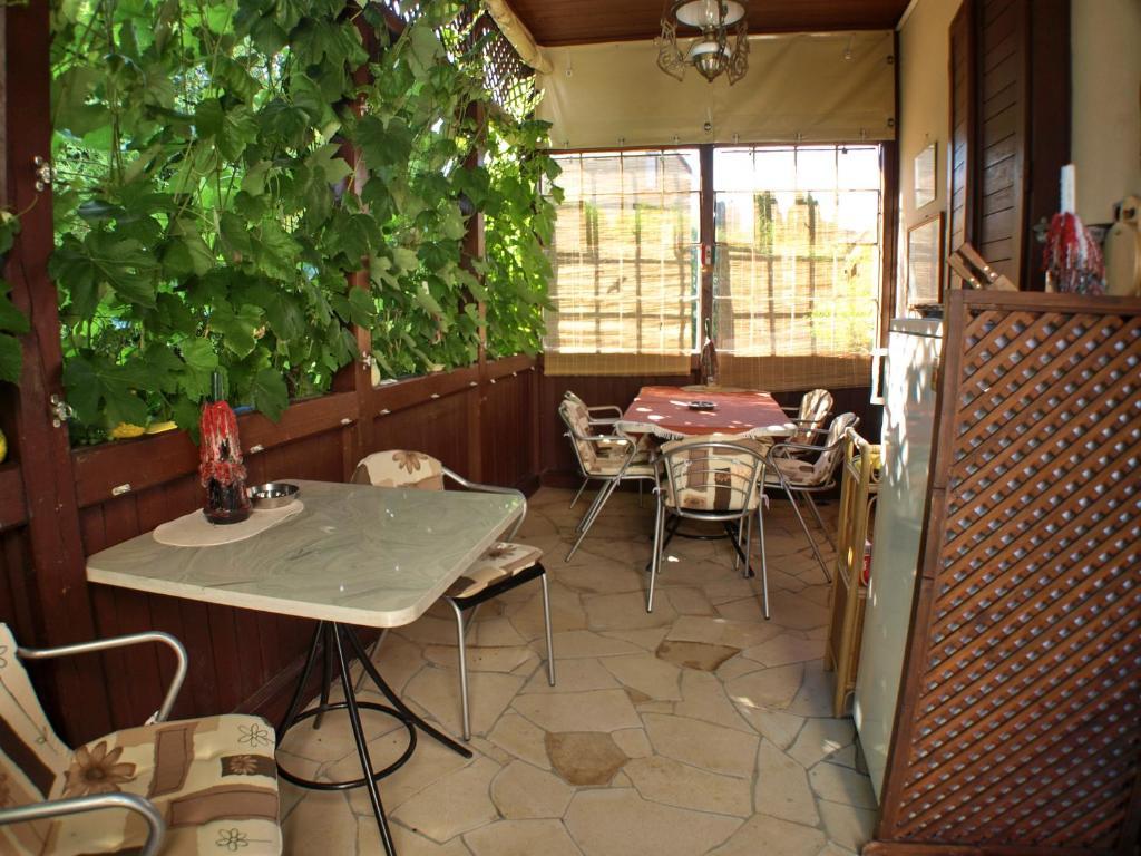 Illes Vendeghaz Hotel Keszthely Exterior photo